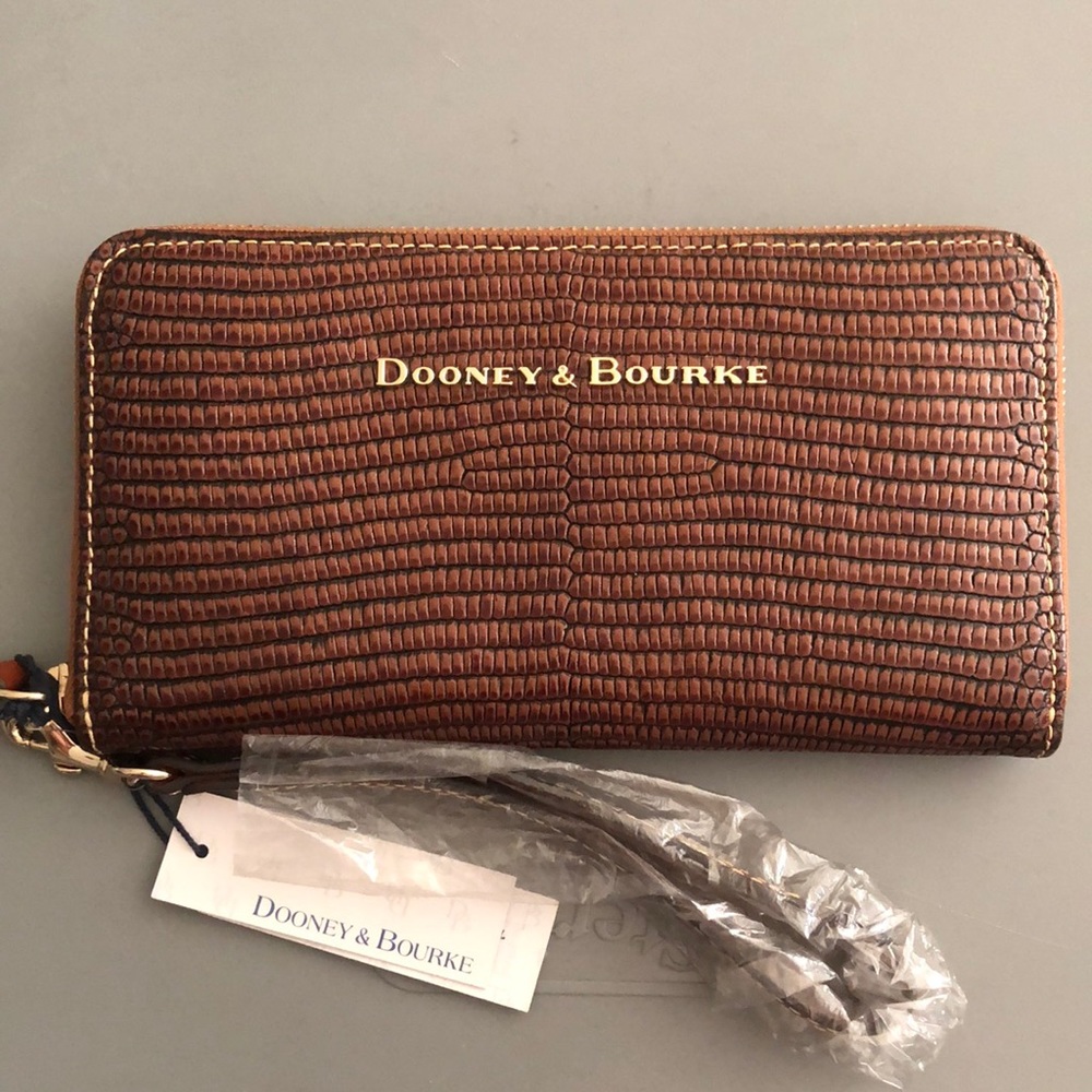 Stunning Dooney & Bourke wallet